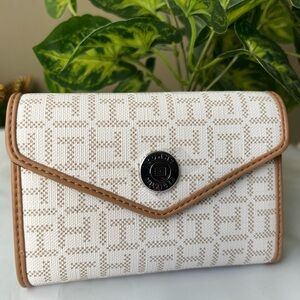 NWT Tommy Hilfiger White and Brown Women's Trifold Wallet
